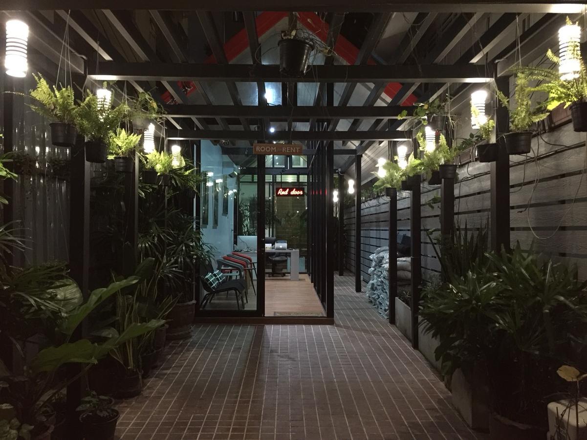 Red Door Samsen Hotel, Bangkok Zewnętrze zdjęcie
